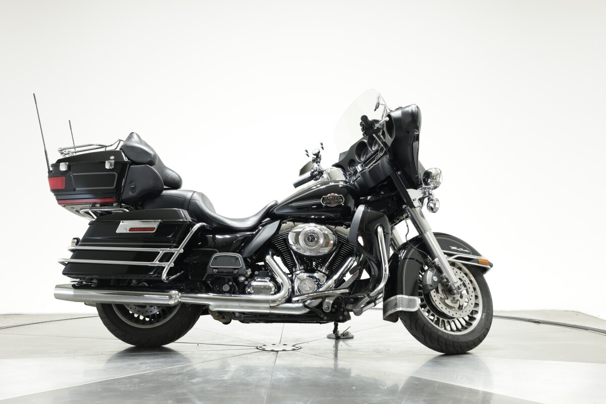 2010 Harley-Davidson FLHTCU Ultra Classic in Vivid Black with 30,785 miles