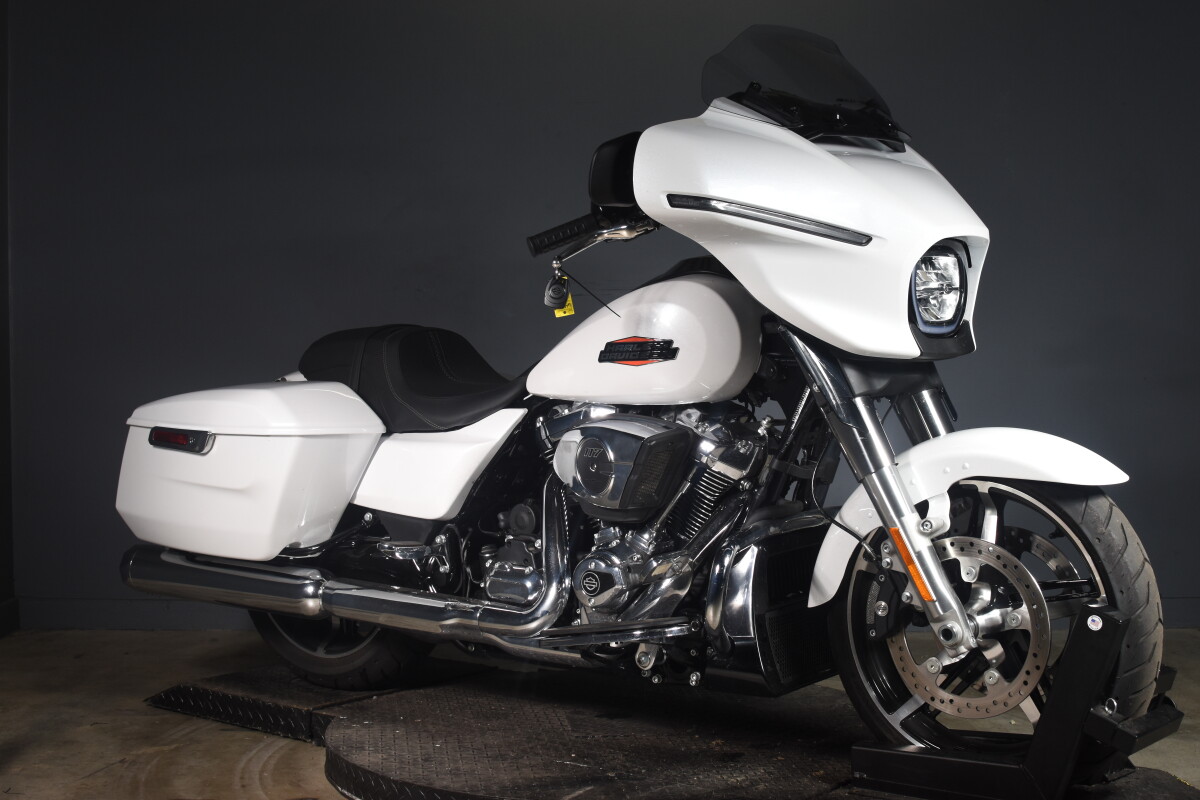 2024 Harley-Davidson Street Glide FLHX - Photo 2