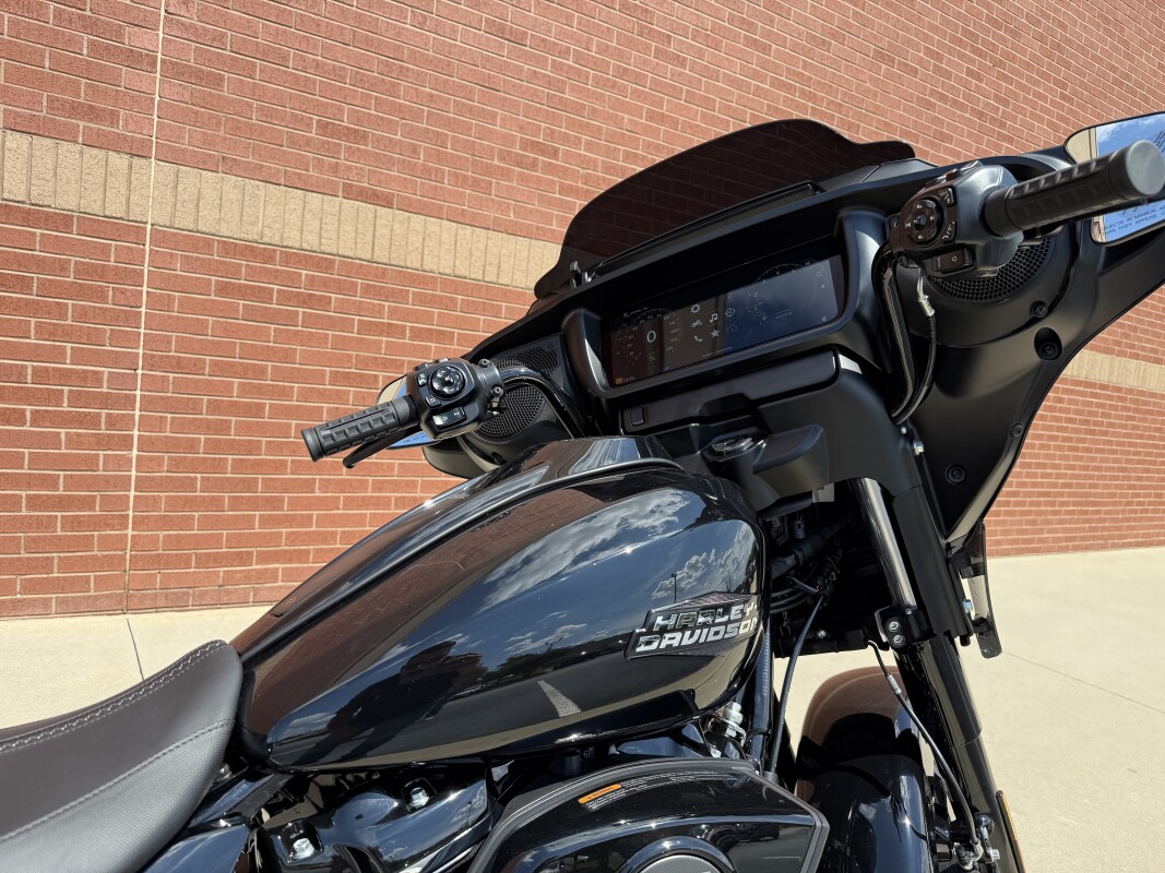 FLHX 2025 Street Glide - Photo 5