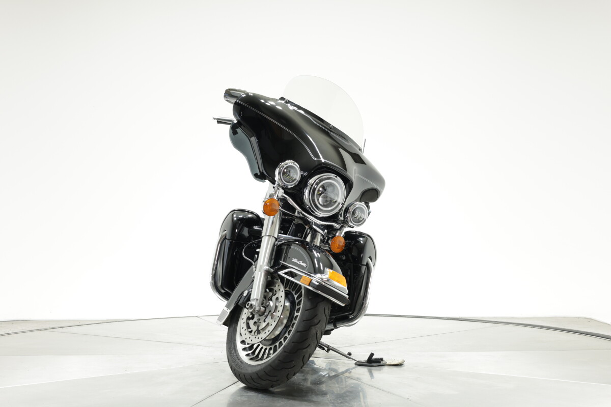 2010 Harley-Davidson FLHTCU Ultra Classic in Vivid Black with 30,785 miles - Photo 8
