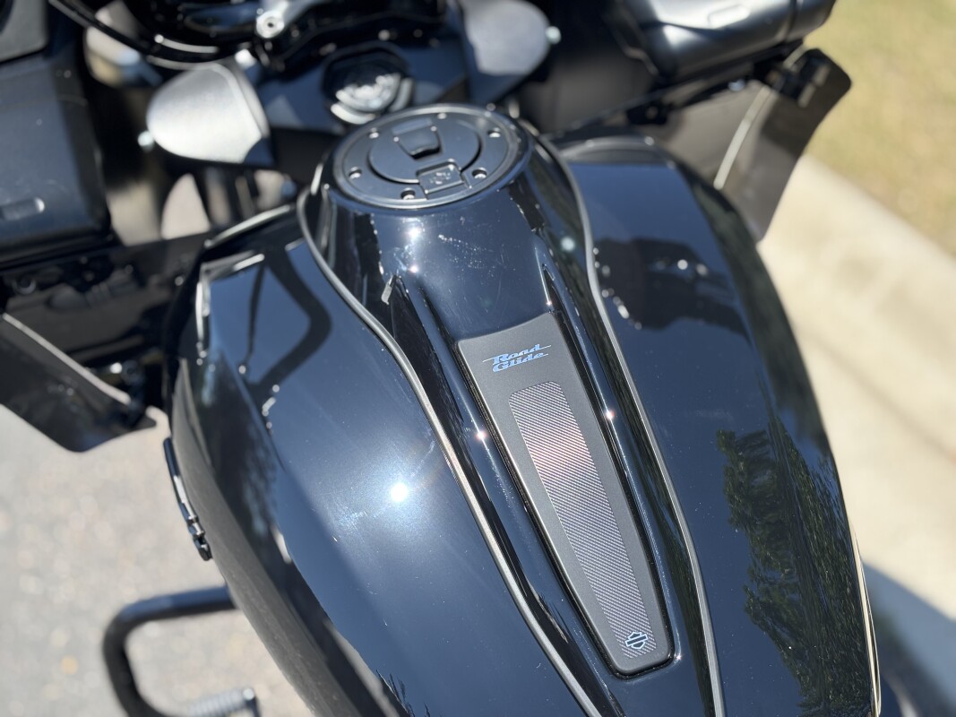 2025 Harley-Davidson Road Glide Midnight Firestorm - Black Finish - Photo 10