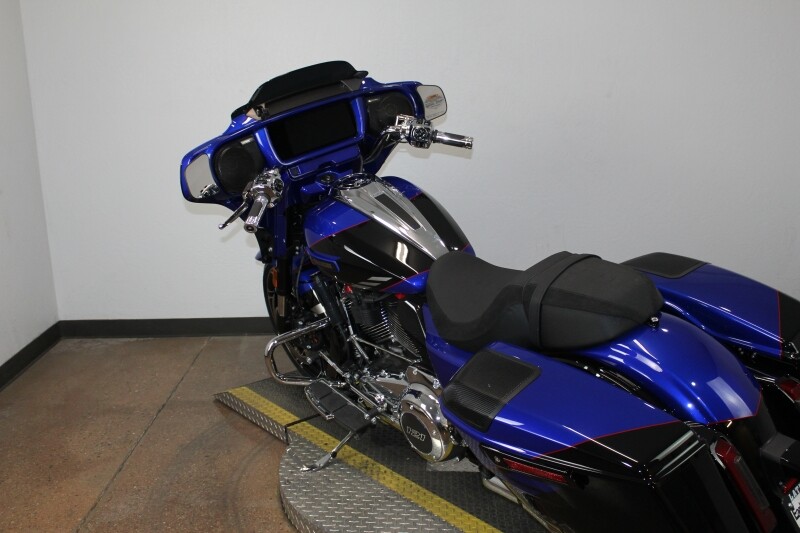 Harley-Davidson CVO Street Glide 2025 FLHXSE 84559368 BLUE STREAK - Photo 6