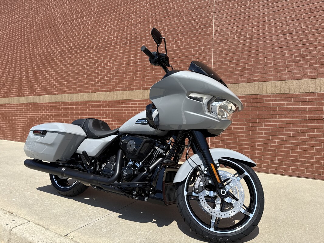 FLTRX 2025 Road Glide - Photo 2