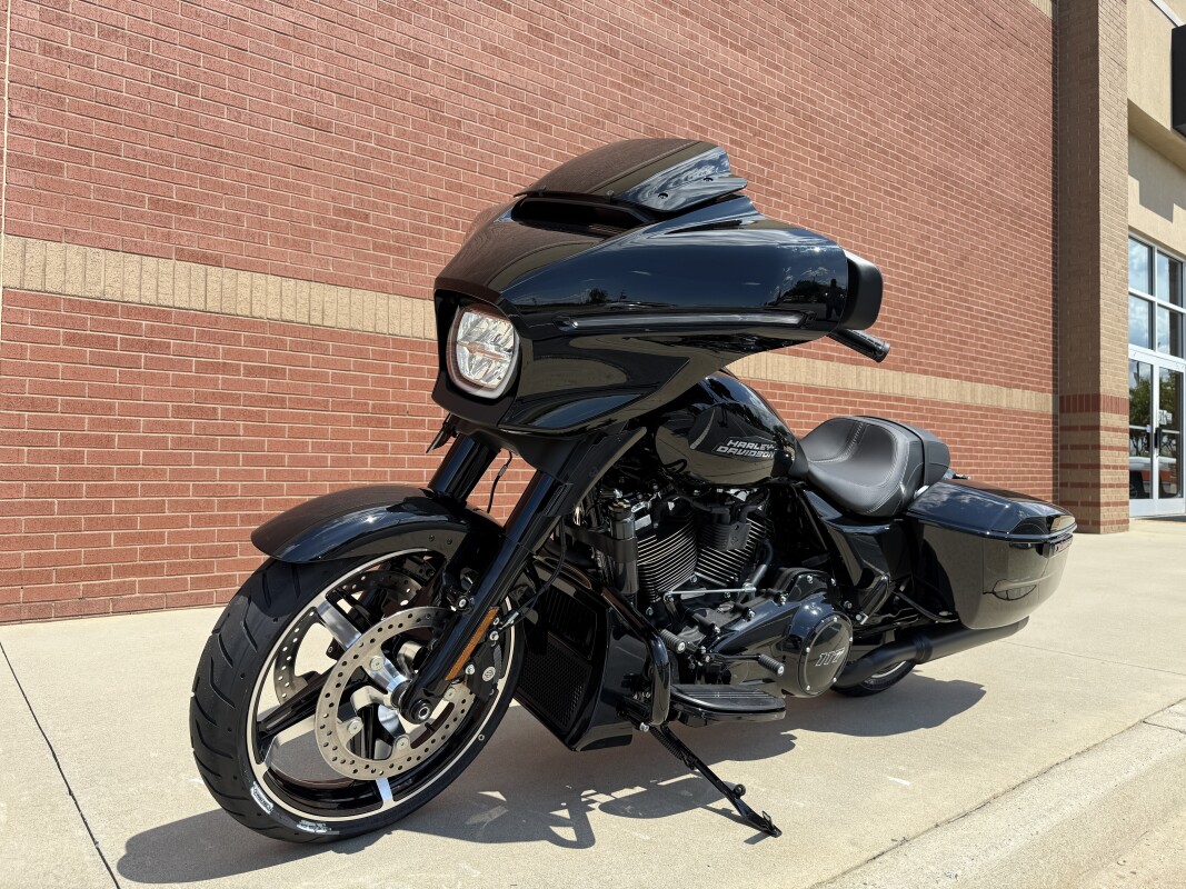 FLHX 2025 Street Glide - Photo 8