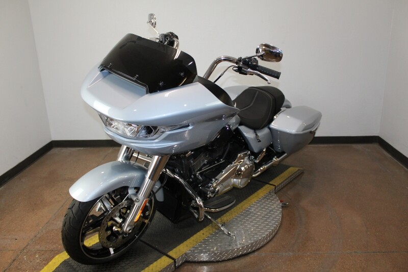 Harley-Davidson Road Glide 2025 FLTRX 84559385 ATLAS SLV MTLIC - Photo 4
