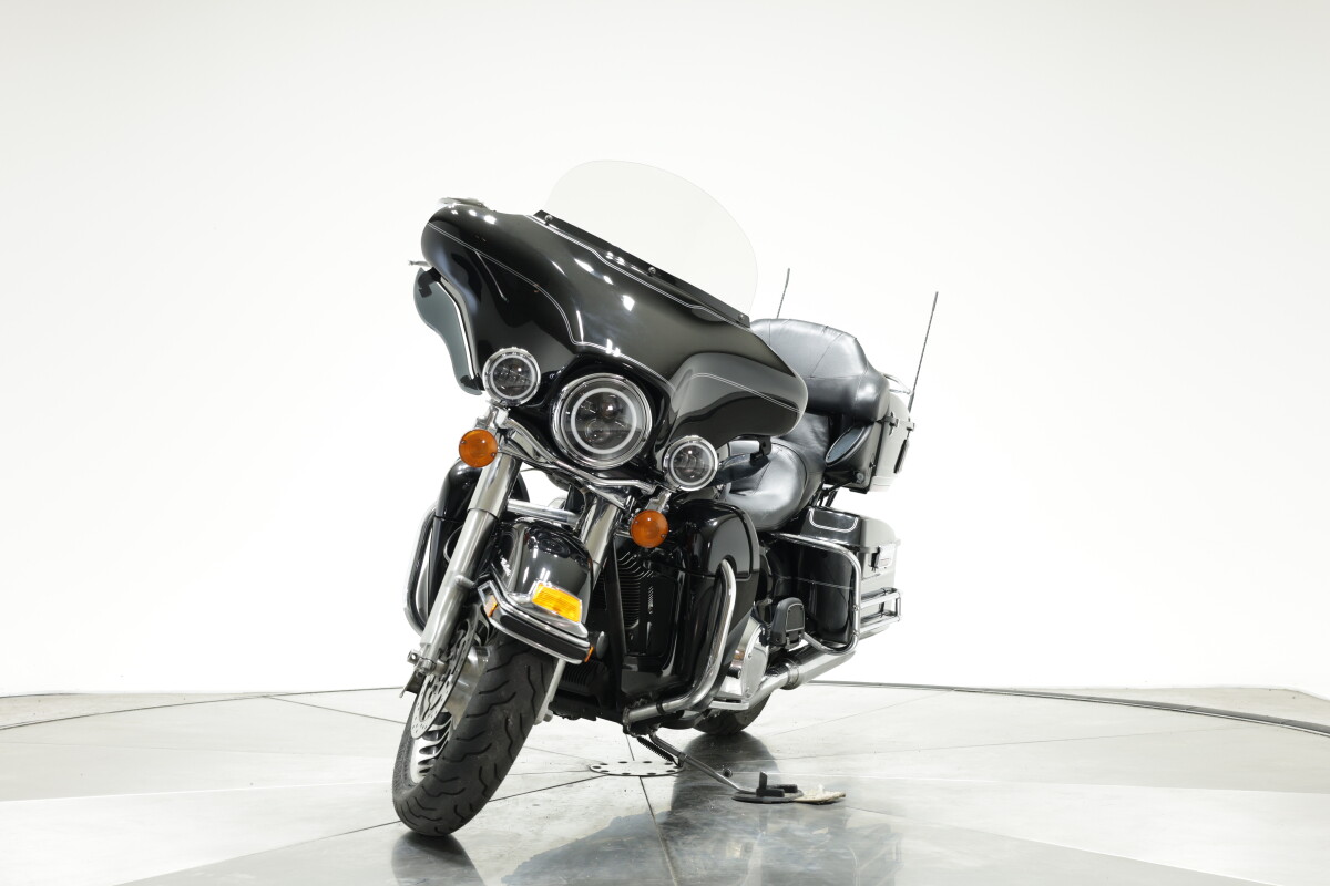 2010 Harley-Davidson FLHTCU Ultra Classic in Vivid Black with 30,785 miles - Photo 9