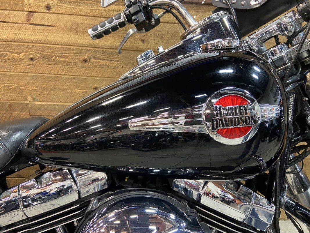 2016 Harley-Davidson Heritage Softail Classic Vivid Black FLSTC - Photo 2