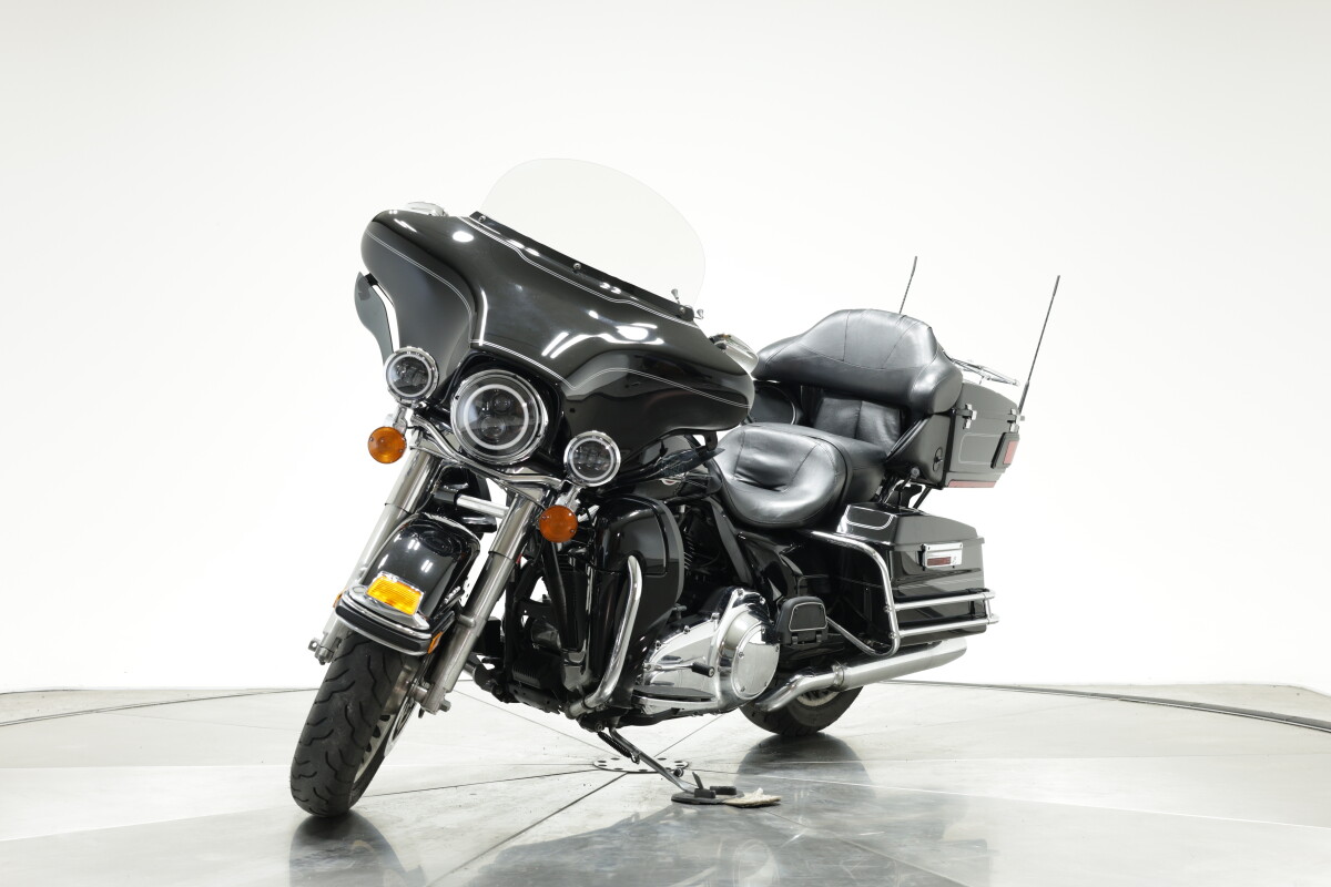 2010 Harley-Davidson FLHTCU Ultra Classic in Vivid Black with 30,785 miles - Photo 10