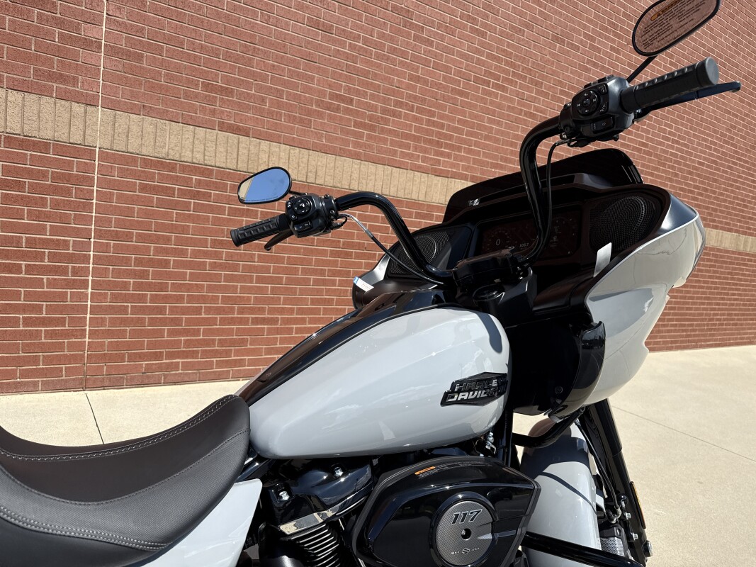 FLTRX 2025 Road Glide - Photo 5