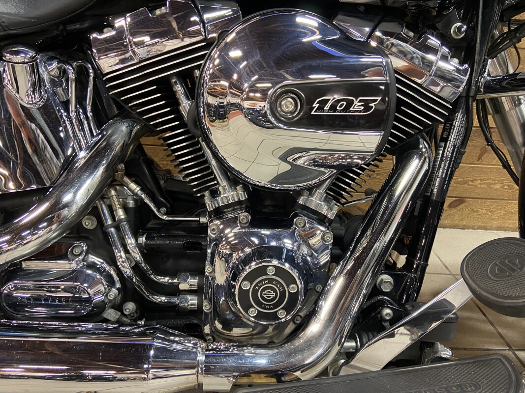 2016 Harley-Davidson Heritage Softail Classic Vivid Black FLSTC - Photo 3