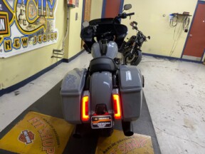 2025 Harley-Davidson® Road Glide® Billiard Gray - Black Finish thumb 2