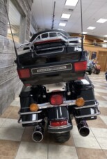 2010 Harley-Davidson® Electra Glide® Ultra Classic® Black thumb 3