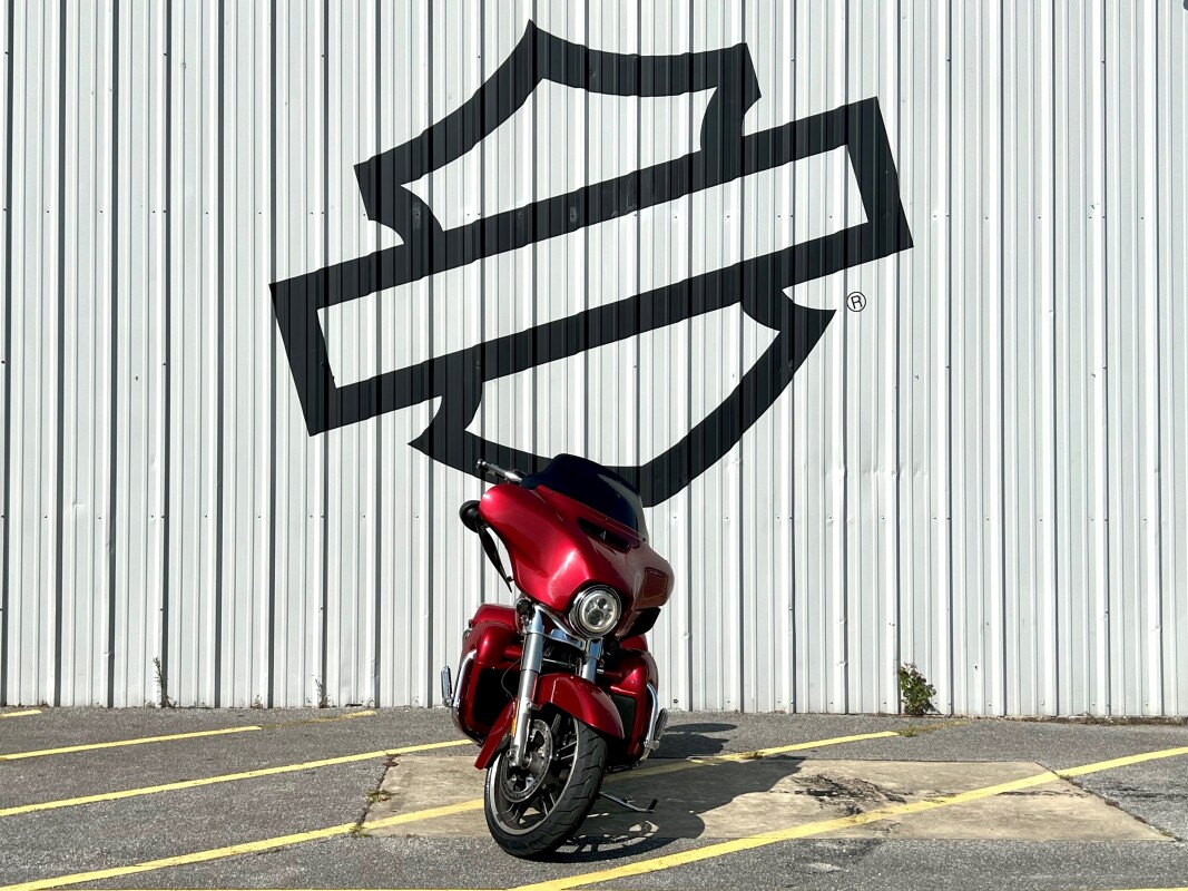 2018 Harley-Davidson Street Glide Wicked Red - Photo 2