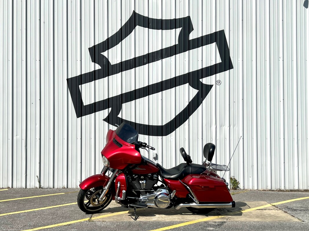 2018 Harley-Davidson Street Glide Wicked Red - Photo 3