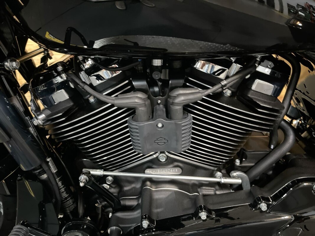 Harley-Davidson Road Glide 2025 FLTRX VIVID BLACK - Photo 9