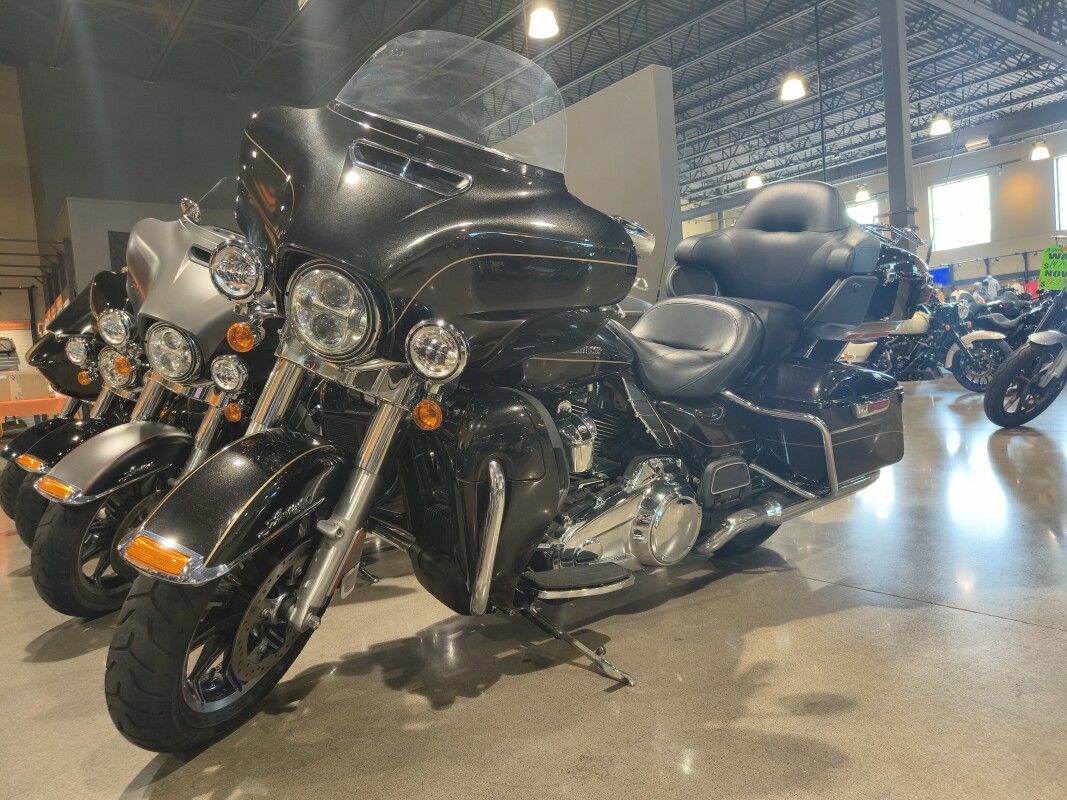 2017 Harley-Davidson Ultra Limited Black Quartz - Photo 2