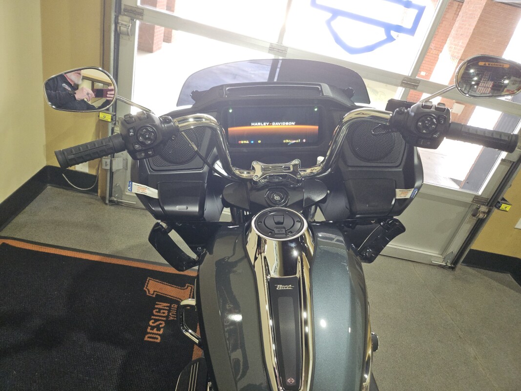 2025 Harley-Davidson Road Glide Iron Horse Metallic - Black Finish - Photo 4