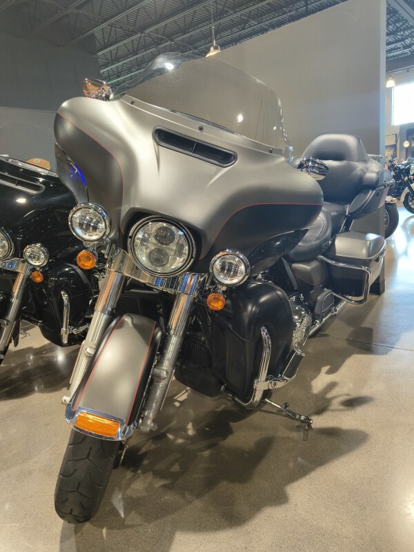 2018 Harley-Davidson Ultra Limited Industrial Gray Denim/Black Denim - Photo 3