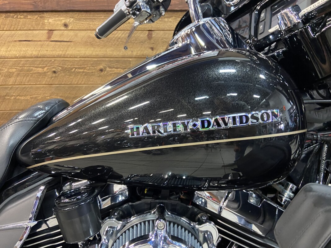 2016 Harley-Davidson Ultra Limited Black Quartz FLHTK - Photo 2