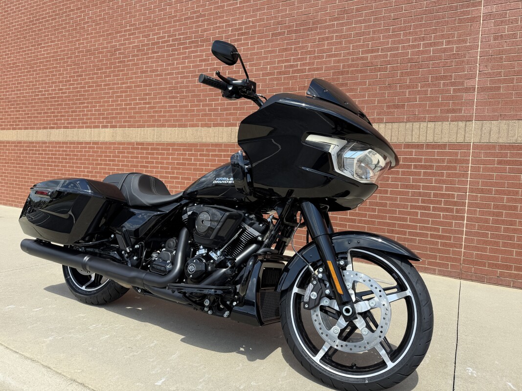 FLTRX 2025 Road Glide - Photo 2