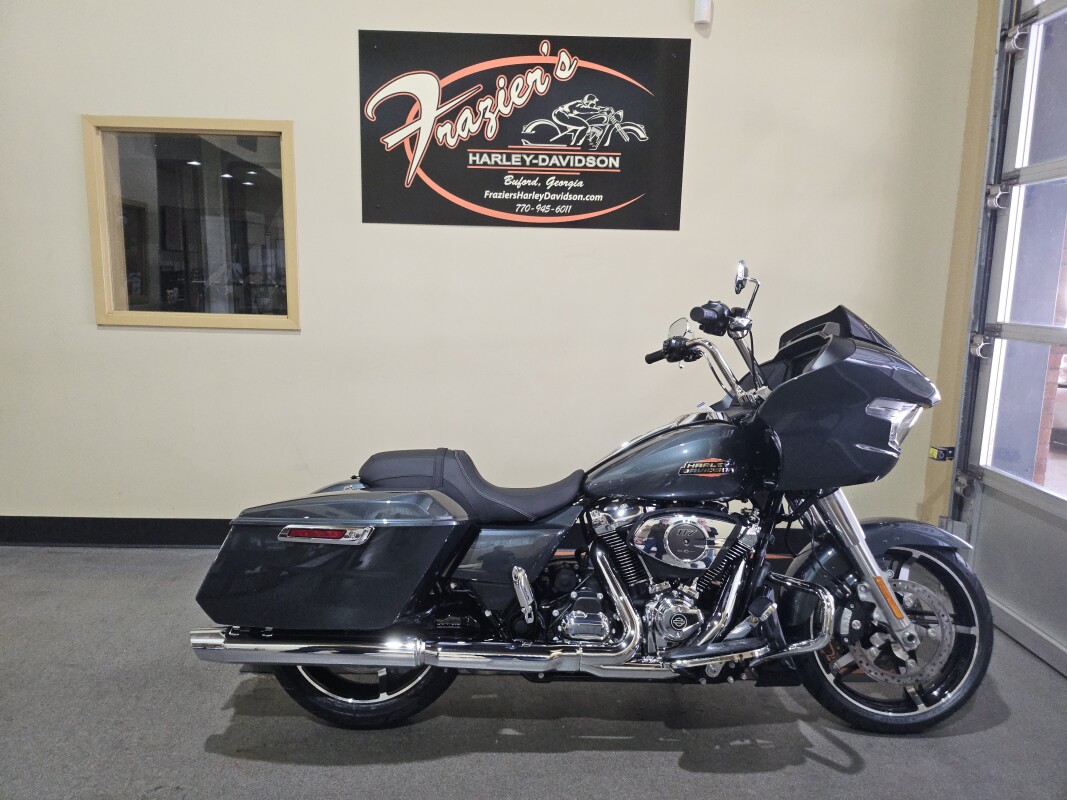 2025 Harley-Davidson Road Glide Iron Horse Metallic - Black Finish