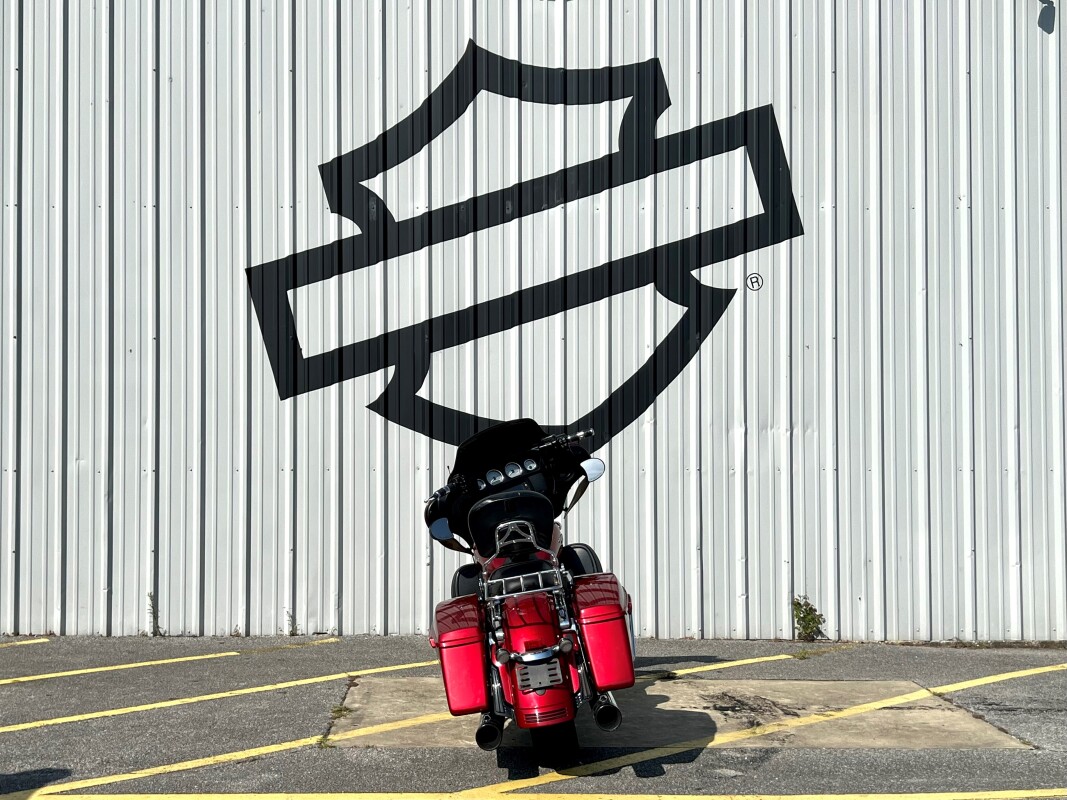 2018 Harley-Davidson Street Glide Wicked Red - Photo 4