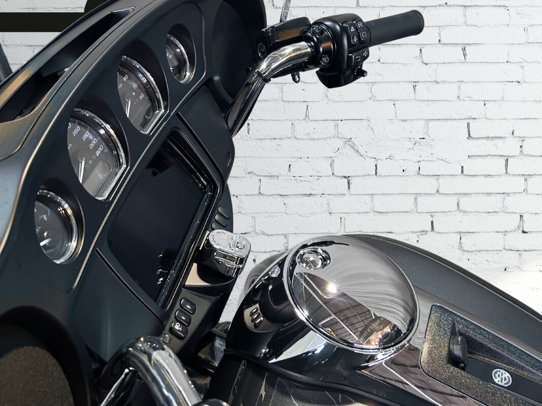 2025 Harley-Davidson Tri Glide Ultra Iron Horse Metallic - Photo 9