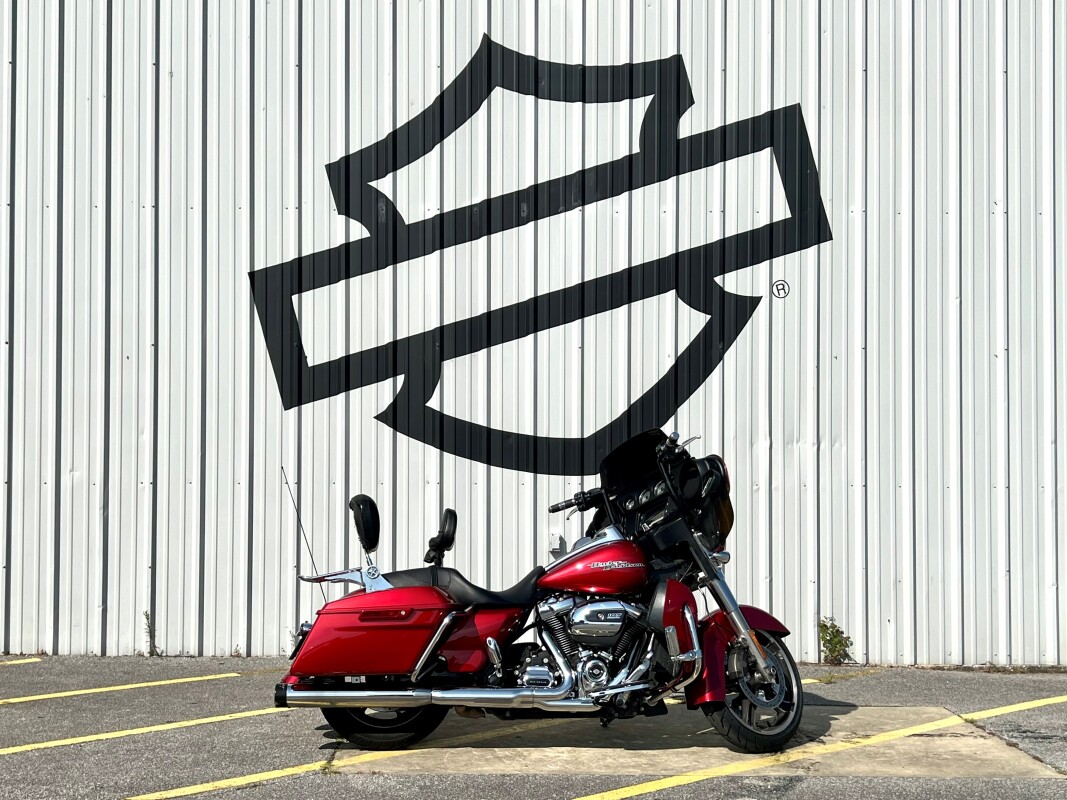 2018 Harley-Davidson Street Glide Wicked Red