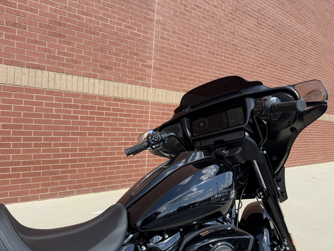 FLHX 2025 Street Glide - Photo 5