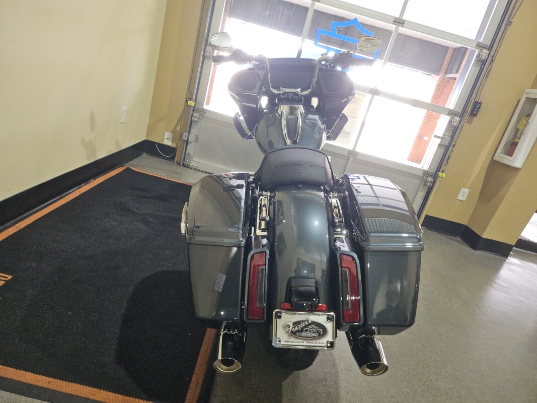 2025 Harley-Davidson Road Glide Iron Horse Metallic - Black Finish - Photo 3