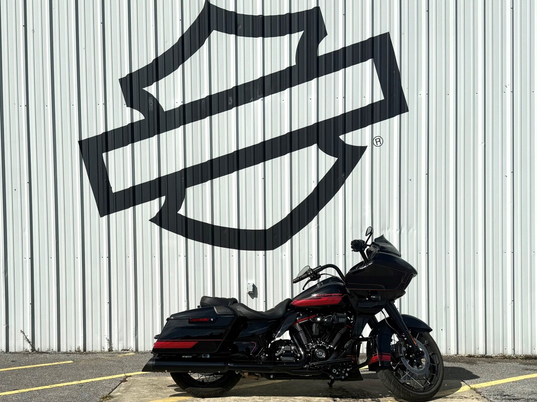2021 Harley-Davidson CVO Road Glide Black Hole