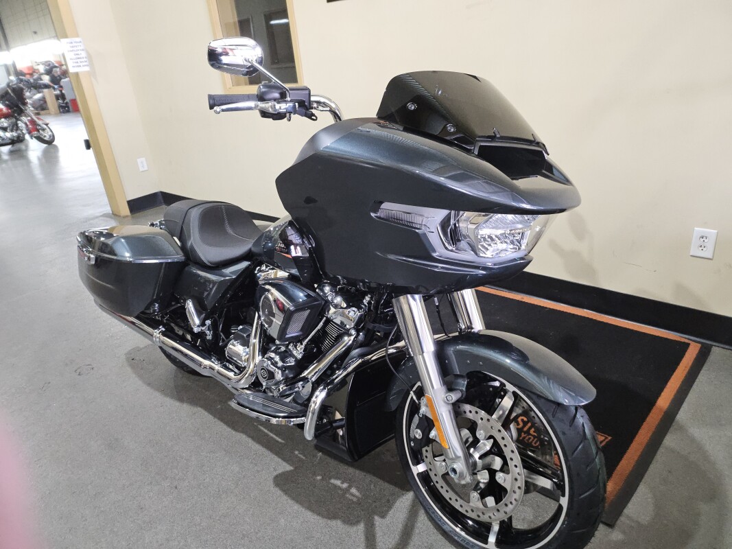 2025 Harley-Davidson Road Glide Iron Horse Metallic - Black Finish - Photo 2