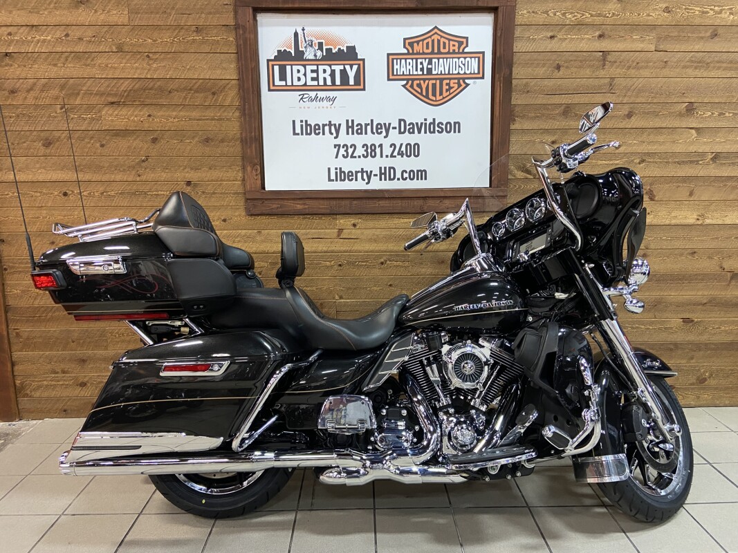 2016 Harley-Davidson Ultra Limited Black Quartz FLHTK