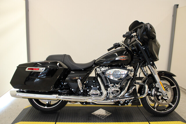 2025 Harley-Davidson Street Glide Grand American Touring FLHX