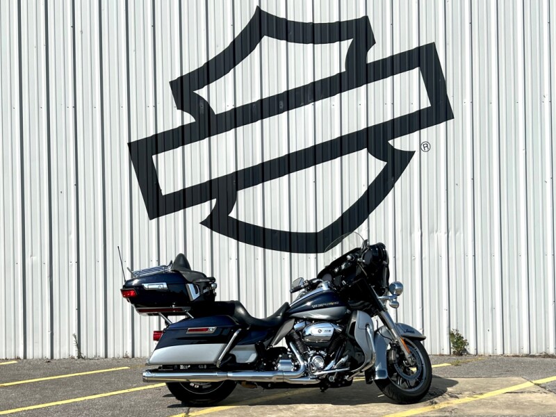 2019 Harley-Davidson® Ultra Limited Low Midnight Blue/Barracuda Silver