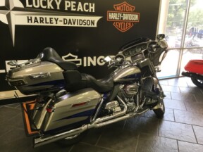 2017 Harley-Davidson® CVO™ Limited Palladium Silver/Phantom Blue with Wicked Sapphire including Mirr thumb 1