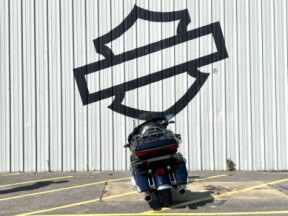 2019 Harley-Davidson® Ultra Limited Low Midnight Blue/Barracuda Silver thumb 3