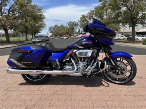 FLHXSE 2025 CVO™ Street Glide™ thumb 3
