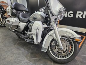 2009 Harley-Davidson® Electra Glide® Ultra Classic® Two-Tone White Gold Pearl/Pewter Pearl thumb 1
