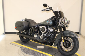 2025 Harley-Davidson Heritage Classic Cruiser FLHC thumb 2