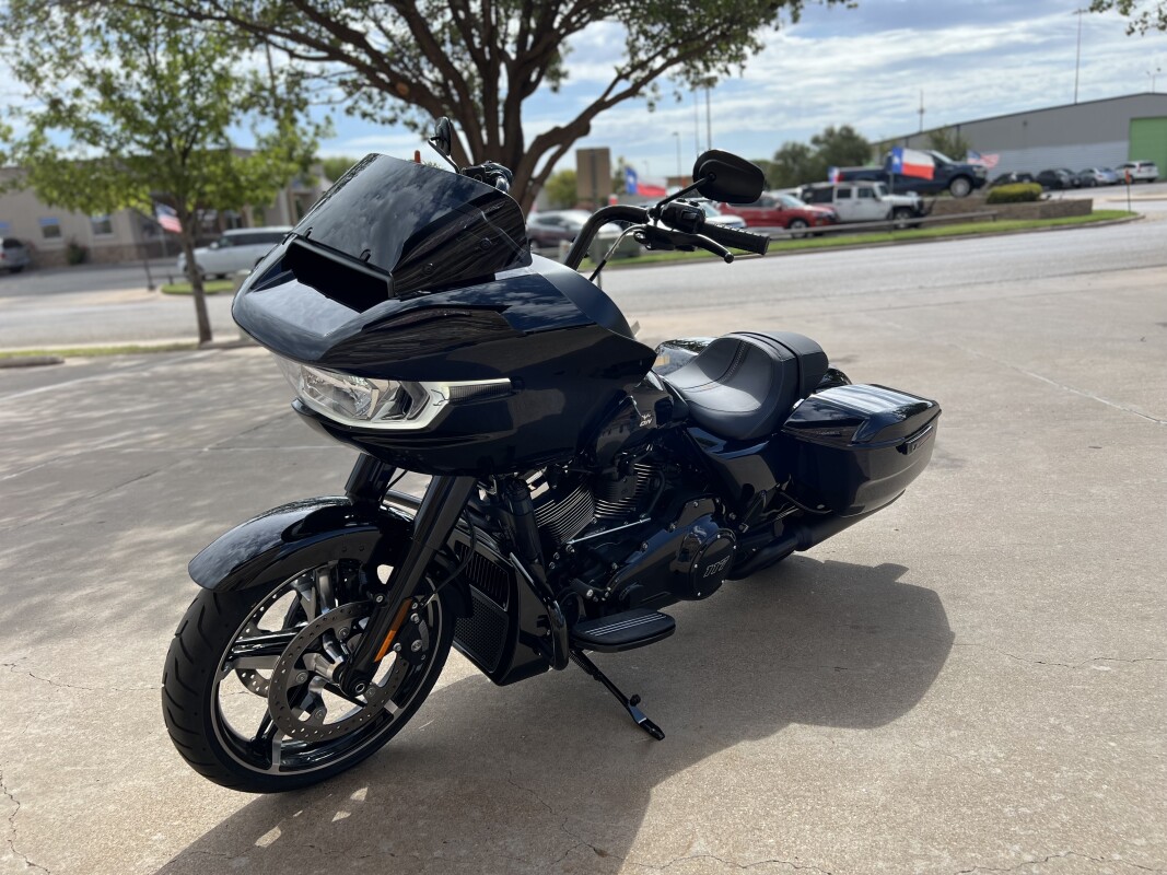2025 Harley-Davidson Road Glide Vivid Black - Black Finish - Photo 4