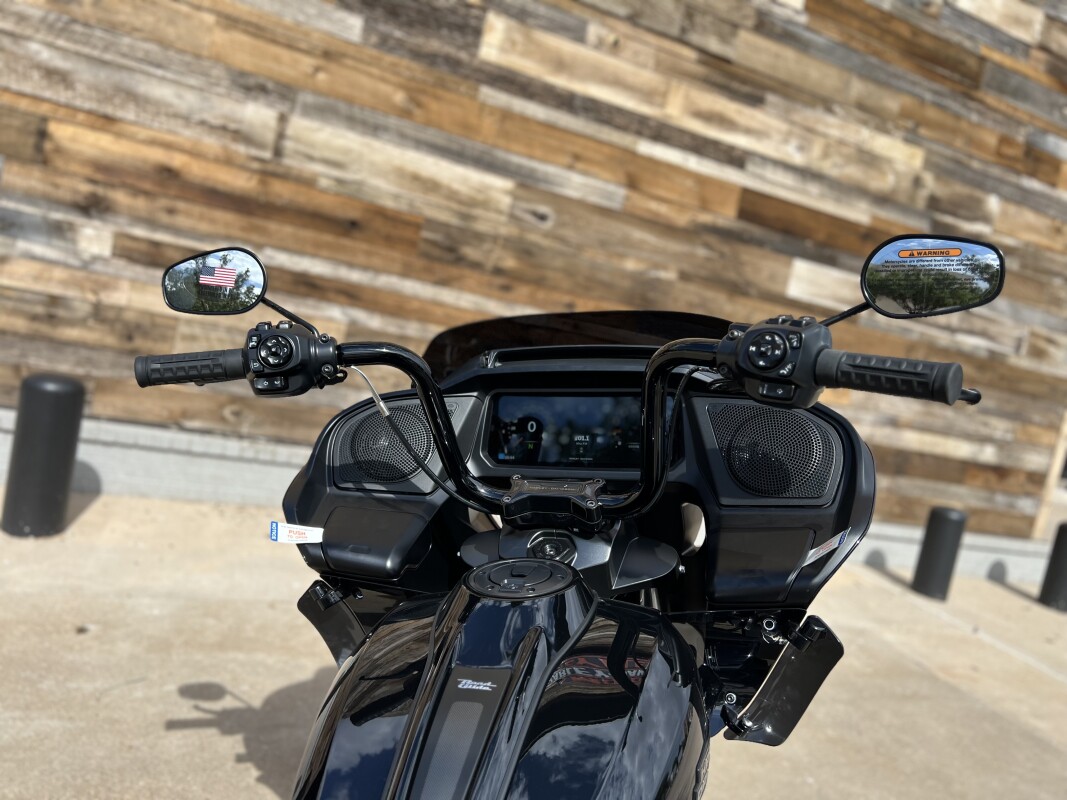 2025 Harley-Davidson Road Glide Vivid Black - Black Finish - Photo 10