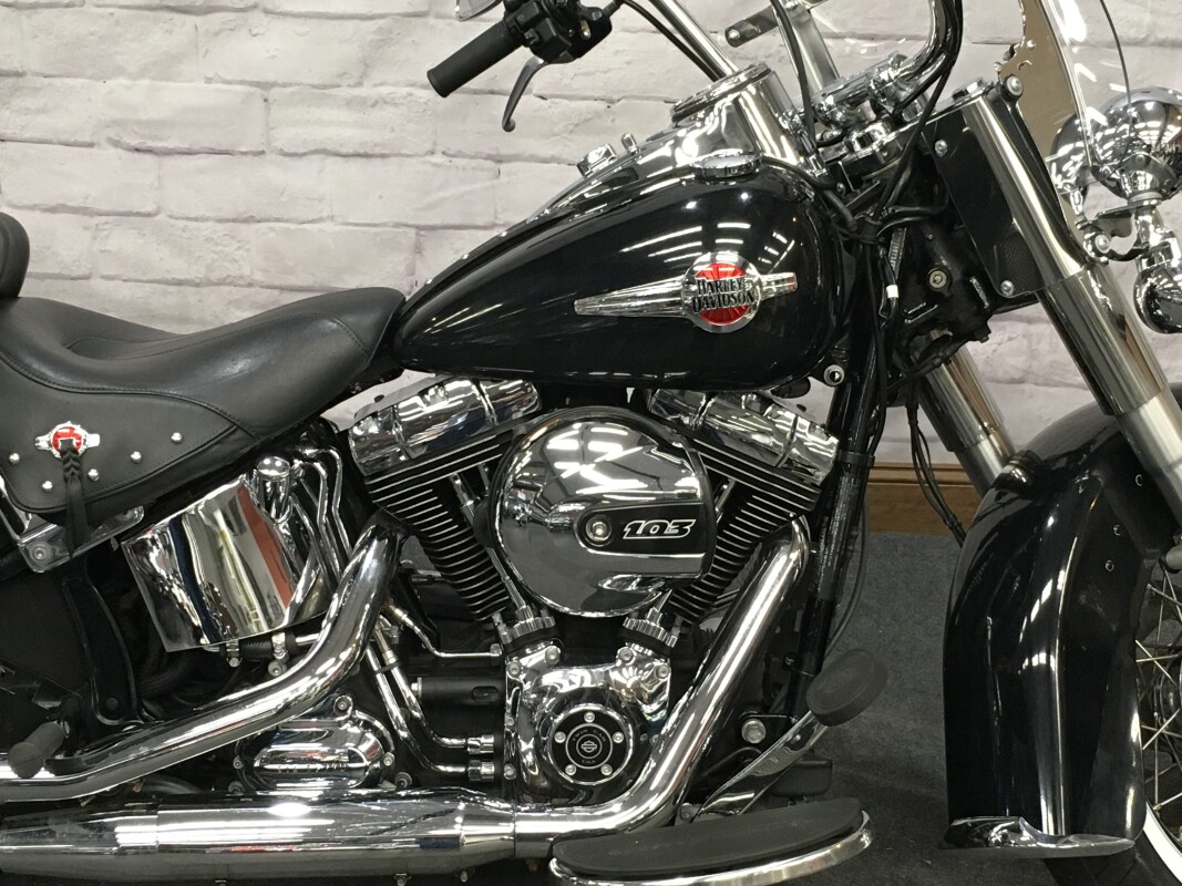 2017 Harley-Davidson Heritage Softail Classic Vivid Black FLSTC - Photo 3