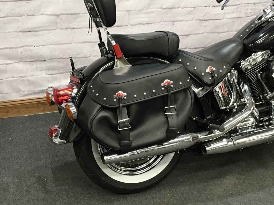 2017 Harley-Davidson Heritage Softail Classic Vivid Black FLSTC - Photo 2