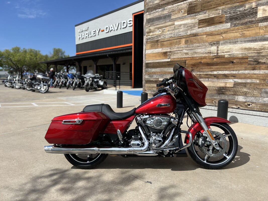 2025 Harley-Davidson Street Glide Brilliant Red