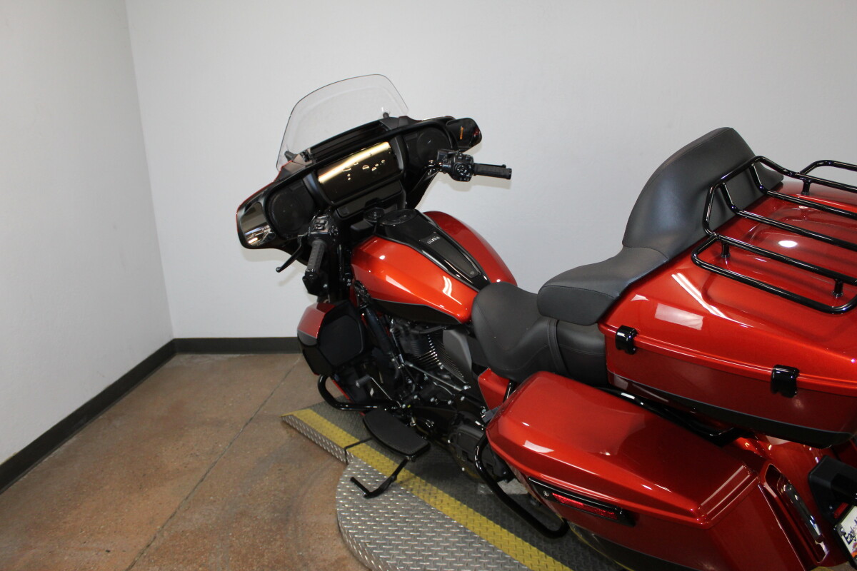 Harley-Davidson Street Glide Ultra 2025 FLHXU 84603047 WHISKY FIRE/BLK W/ PINSTRIP - Photo 6