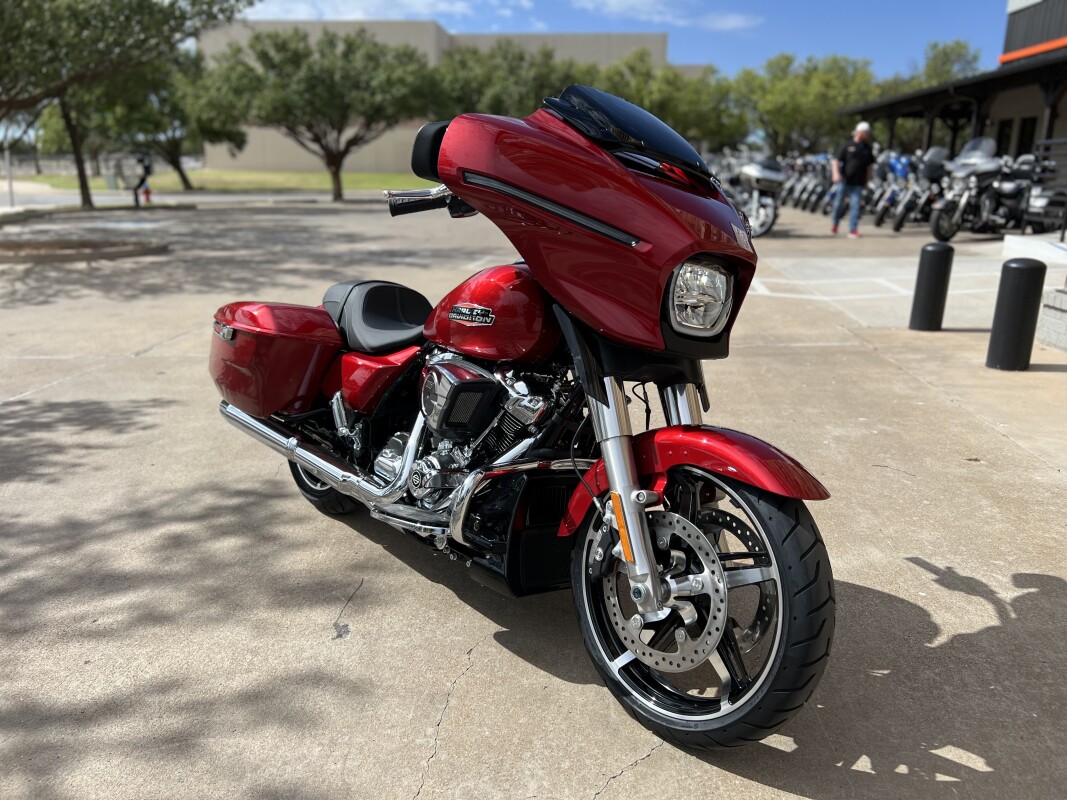 2025 Harley-Davidson Street Glide Brilliant Red - Photo 2
