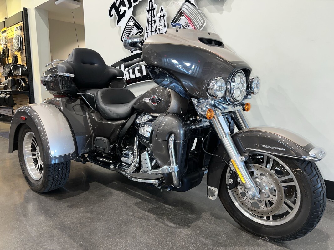2023 Harley-Davidson Tri Glide Ultra FLHTCUTG - Photo 2