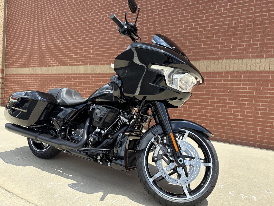 FLTRX 2025 Road Glide - Photo 2