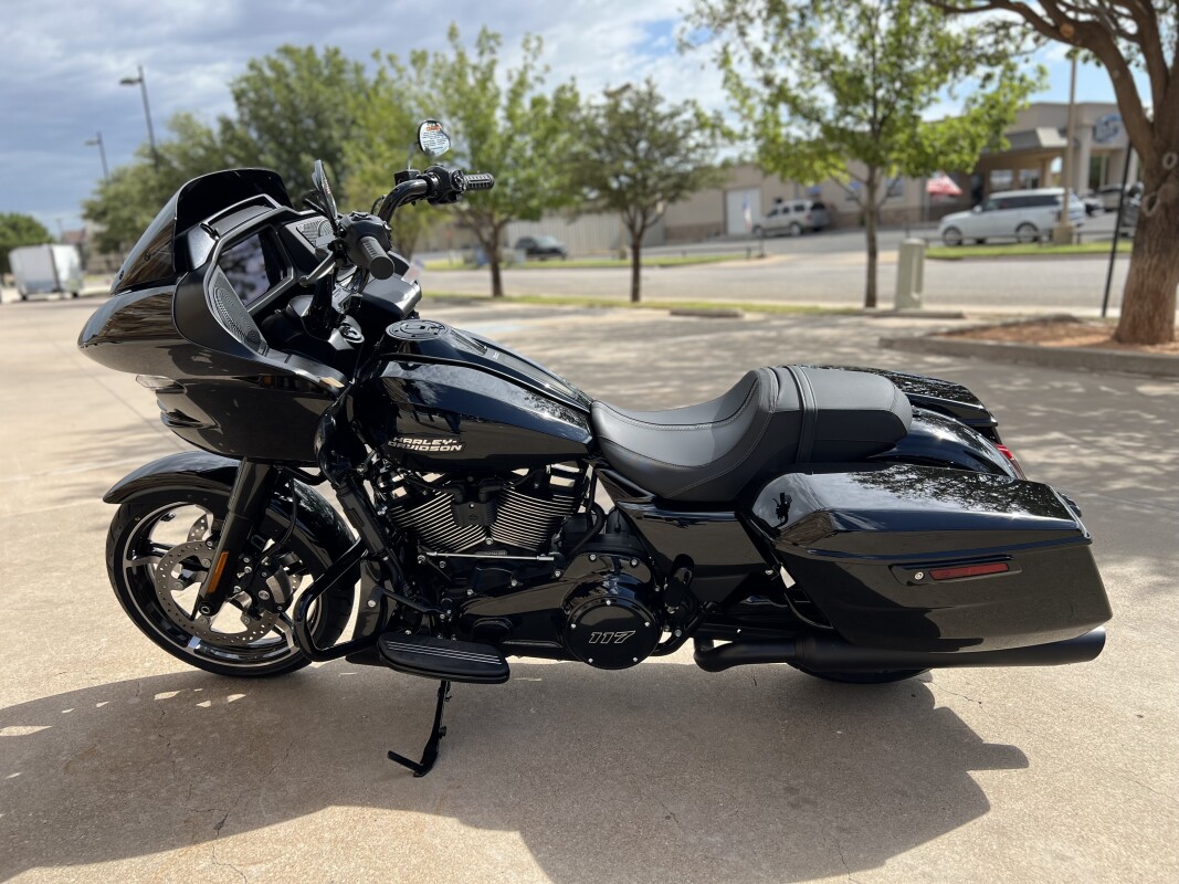 2025 Harley-Davidson Road Glide Vivid Black - Black Finish - Photo 5